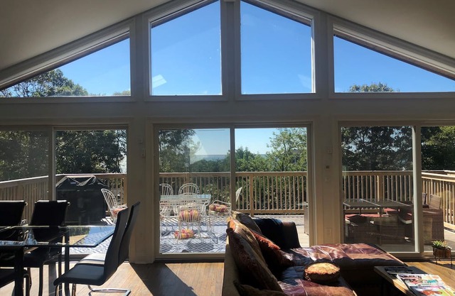 Spacious 6-bedroom house in welcoming Hampton Bays with AC, WiFi