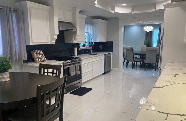 Spacious 5-bedroom house in charming Corpus Christi with AC, WiFi