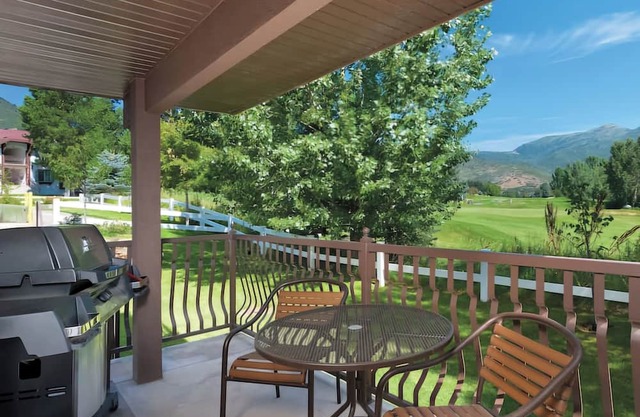 Charming 2-bedroom deluxe resort in Midway during Swiss Days!