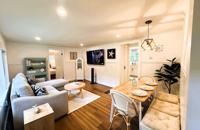 New! Coastal Comfort~Walk to Beach~3bd
