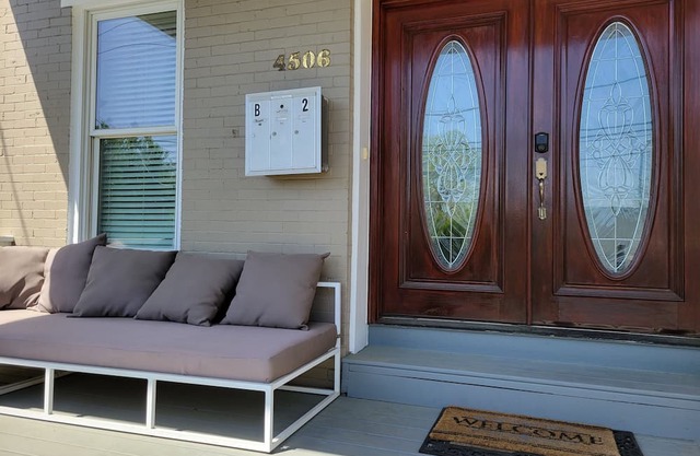 Spacious 5-bedroom townhome in beautiful Washington with fitness room, WiFi
