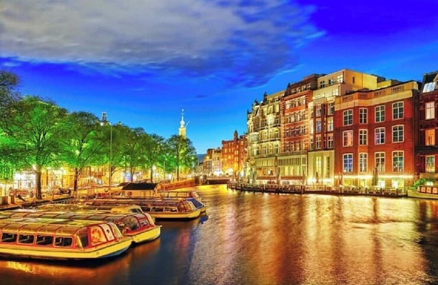Newly Renovated Apartment Right By The Famous Amstel River