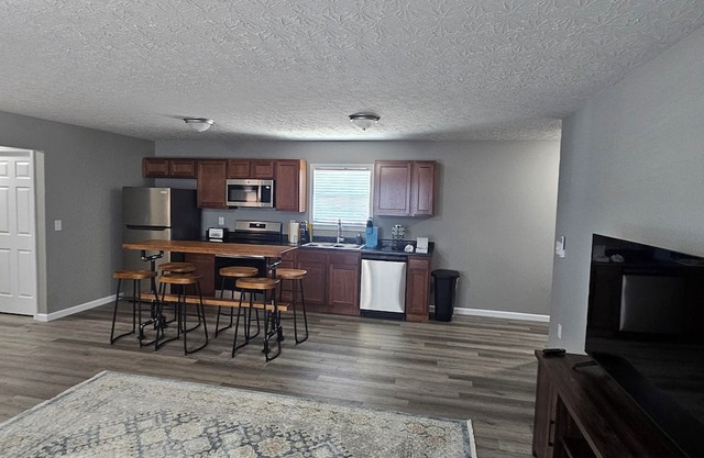 Two bedroom and two bath, with soaker tub downtown in Morehead.