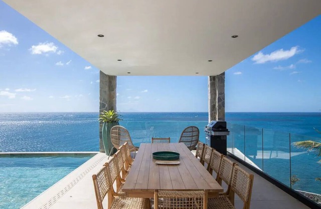 Mansion with everything included Yacht, chef, cleaning, transportation and more