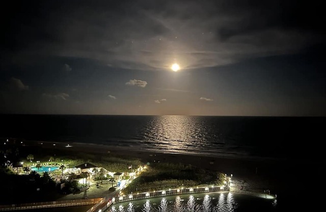 3-bedroom Oceanfront Condo in N Myrtle Beach-close to golf, dining and shopping