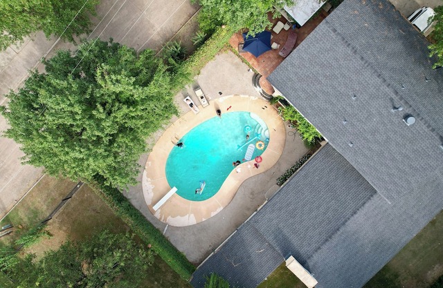The Willow Oasis with a pool in Muskogee