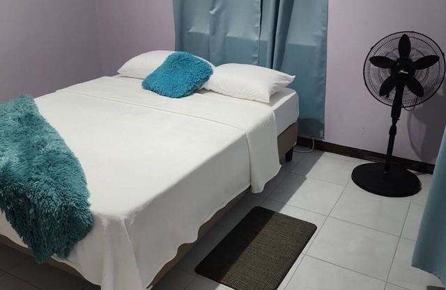 Centrally Located Getaway 2-bedroom house in Kingston