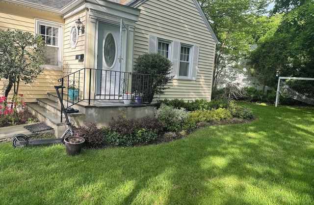 Newly renovated cozy basement studio - easy commute to New York City
