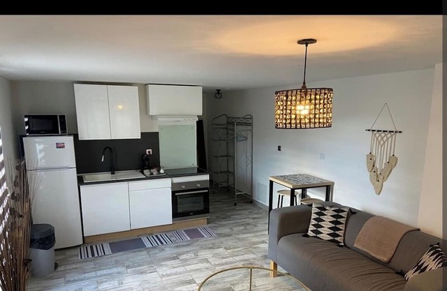 270m2 villa/apartment complex with swimming pool on 1200m2 grounds