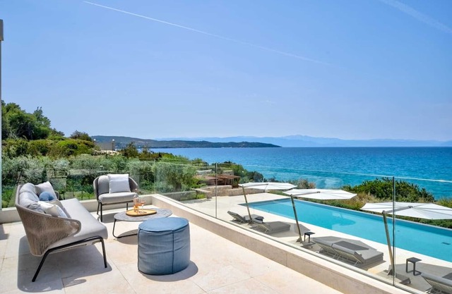 Luxury Seascape Villa with Infinity Pool and Spa