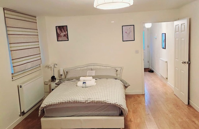 Clean cosy& Large Bedroom in Dartford - Close to all amenities & Central London
