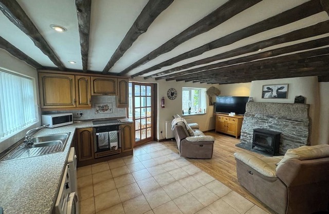 Haycombe Cottage at Haycombe Farm Livery Sleeps 6