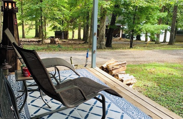 The Lake Shanty is quaint little fishing camper perfect for 2!