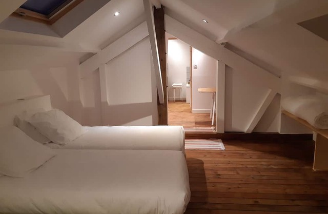 Appartement Lumineux Dans Quartier Calme et Commerçant à 10mn du Centre Ville