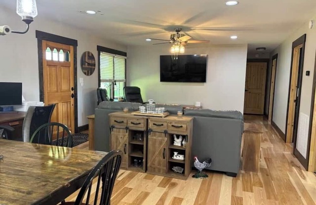 Relax after boating Lake Cumberland or enjoying Somernites Cruise In with the whole crew at our picturesque 100 acre Farm!