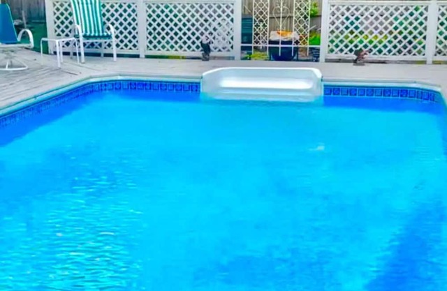 1 cozy room in shared house in charming Selden with AC, WiFi