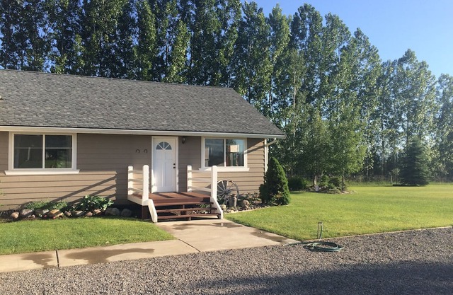 Welcome to Creston Country Cottage, your gateway to an enchanting retreat!