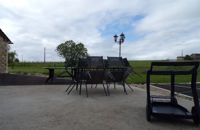Holiday Home 'Gîte La Grange' with Shared Pool, Private Terrace and Air Conditioning