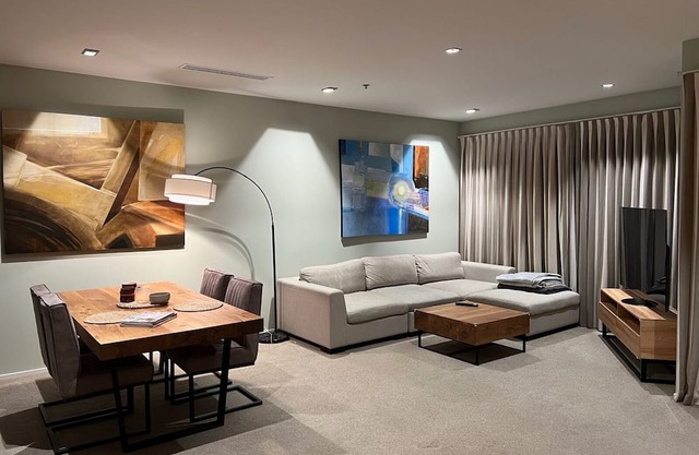 Seaside Serenity: Your Rental in Takapuna Beach