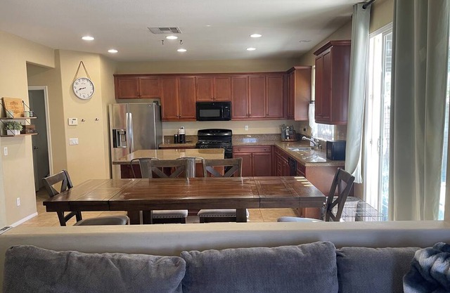 Workation Paradise: Perfect 3 br getaway for work and play