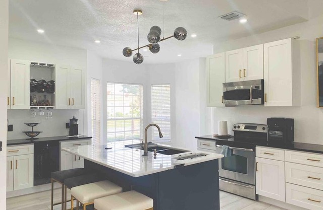 Modern home near Downtown & Amphitheater