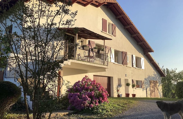 Grand Appartement de Standing, au 1er Étage D'une Maison Basque Avec Piscine