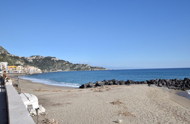 Experience the pleasant charm of this holiday apartment in Calatabiano.