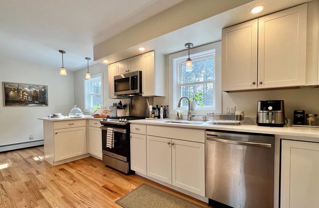 Kerhonkson Oasis: Where Comfort Meets Nature- 3 Bdrm Close to Climbing!