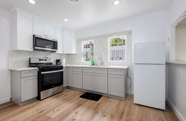1 Bedroom Apt. in Vibrant LA Sleep 4
