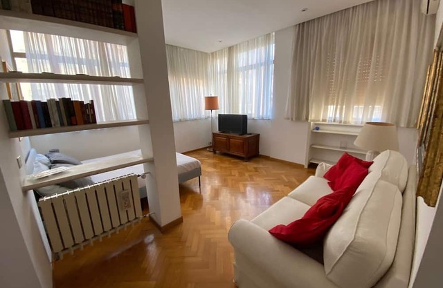 Apartment 'Casetta In Centro' with Balcony, Wi-Fi and Air Conditioning