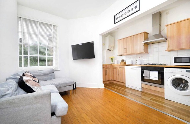 minimalist 3-bedroom flat in Brixton