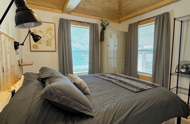 Beautiful quiet home with views. In Helper UT/pet friendly hiking nearby