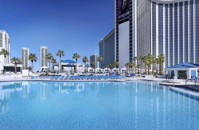 Tennis Courts & Outdoor Hot Tub Apt Near Strip