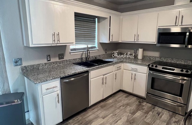 Luxury, Centrally Located Family Retreat home!