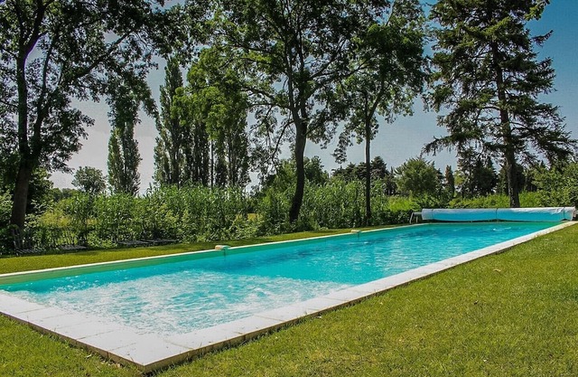 Cottage 'Est' with Shared Pool, Private Terrace and Wi-Fi