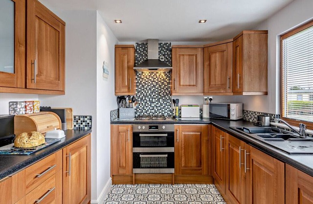 Mussel Shells Lodge - Three Bedroom House, Sleeps 6