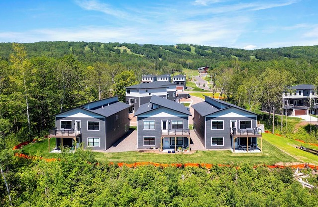 RiverWest Lakeview - Beautiful 2 BR pet friendly home at the base of Spirit Mtn.