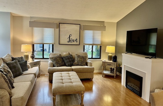 Cozy raised ranch in West Henrietta