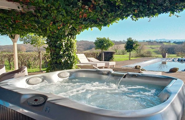 Gîte Cosy en Pleine Nature Avec Piscine, spa et vue Spendide sur les Pyrénées