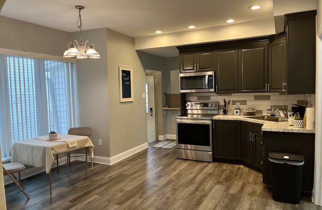 Cozy Erie house few steps from waterfront and downtown