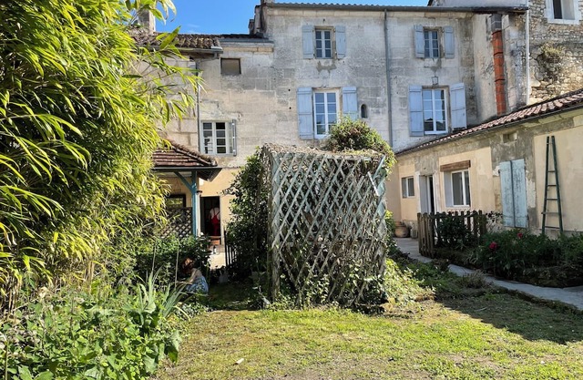 Jolie Maison en Coeur de Village, Commerces et Rando à Pieds, Animaux Acceptés