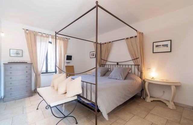 Chambre D'hôtes La Terrasse - L'antre de Pierres - Ardèche Méridionale