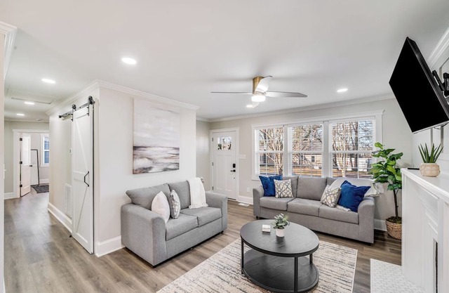 Chic 3BR, across from Winthrop!