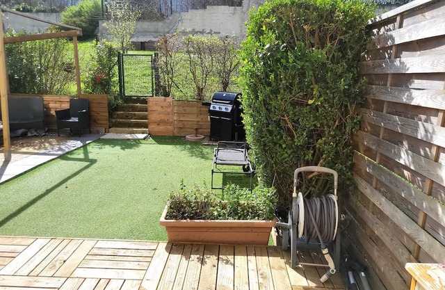 Duplex Plein Pieds Avec Jardin et Terrasse au Pied du Tramway à 10 min de Paris