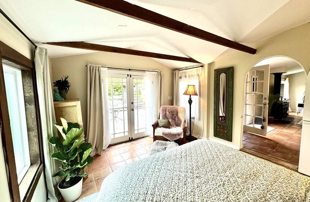Country Living on 1 acre just minutes from Berkeley/Oakland