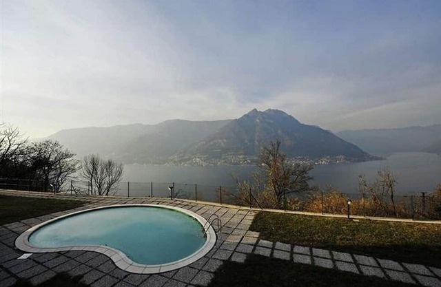 Vacation apartment/apartment for 10 guests with 190m² in Faggeto Lario (122897)