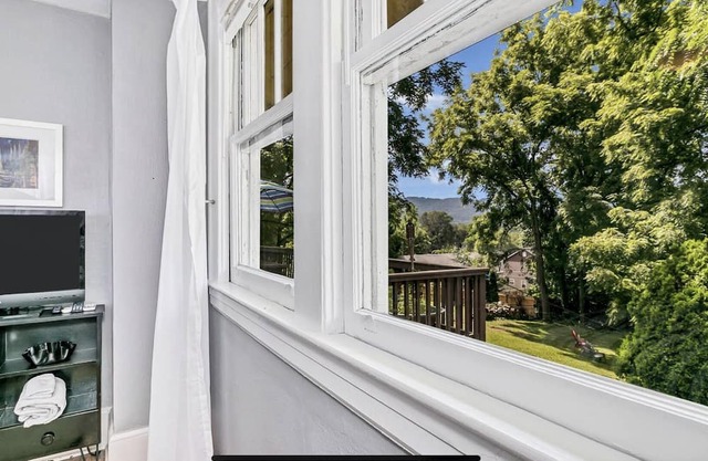 Private Suite: Walk to Biltmore and Breweries