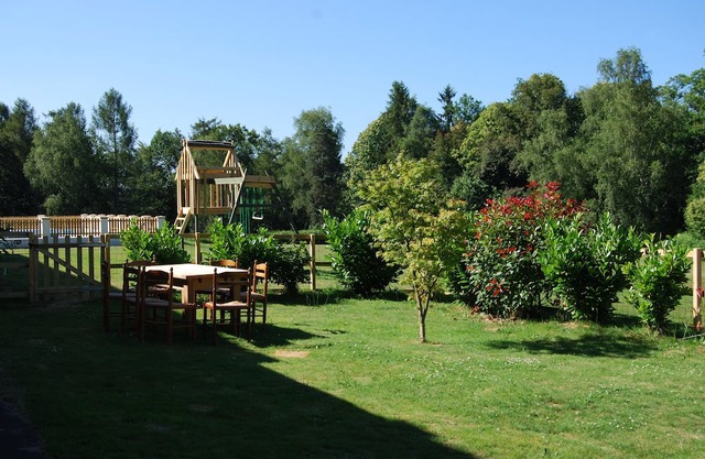 Converted Barn and Farmhouse with two private pools and hot tub, Sleeps 20.
