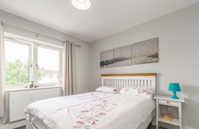 5-bed Dream Home By Sea & City with free parking