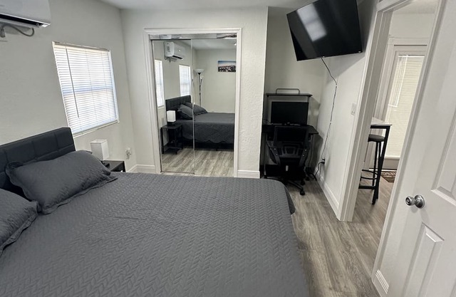 Cozy guesthouse with AC and WiFi in wonderful area